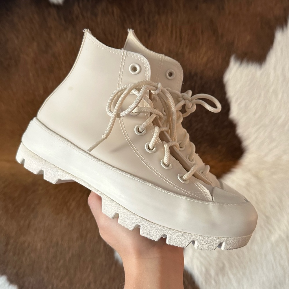 Converse Womens Size 5 Chuck Taylor All Star High Lugged Platform Rubber Cream